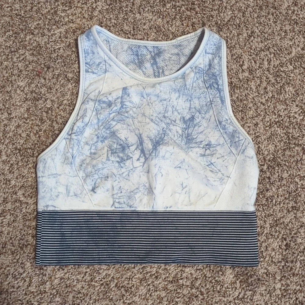 Lululemon Ebb to Train Bra - Picture 2 of 5